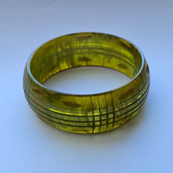 Vintage Bakelite Apple Juice Carved Bracelet Bangle Small Size - Picture 7 of 16